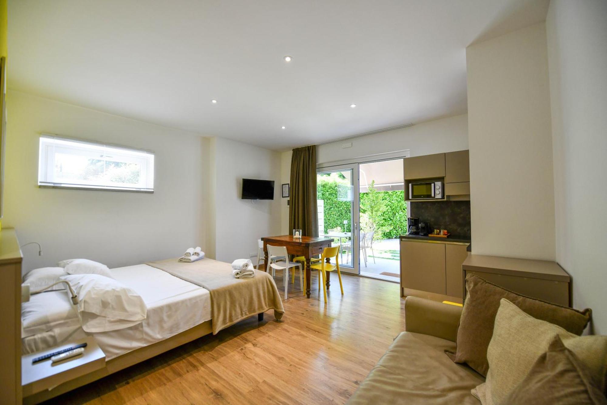 Regina E Oriente Apartment Baveno Bagian luar foto